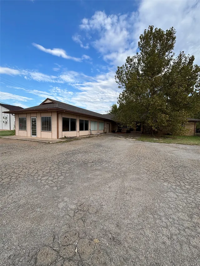 Photo 2 — 418 W Rogers Boulevard, Skiatook, OK 74070