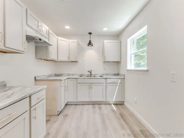 Photo 8 — 338 W 47th Place, Tulsa, OK 74126