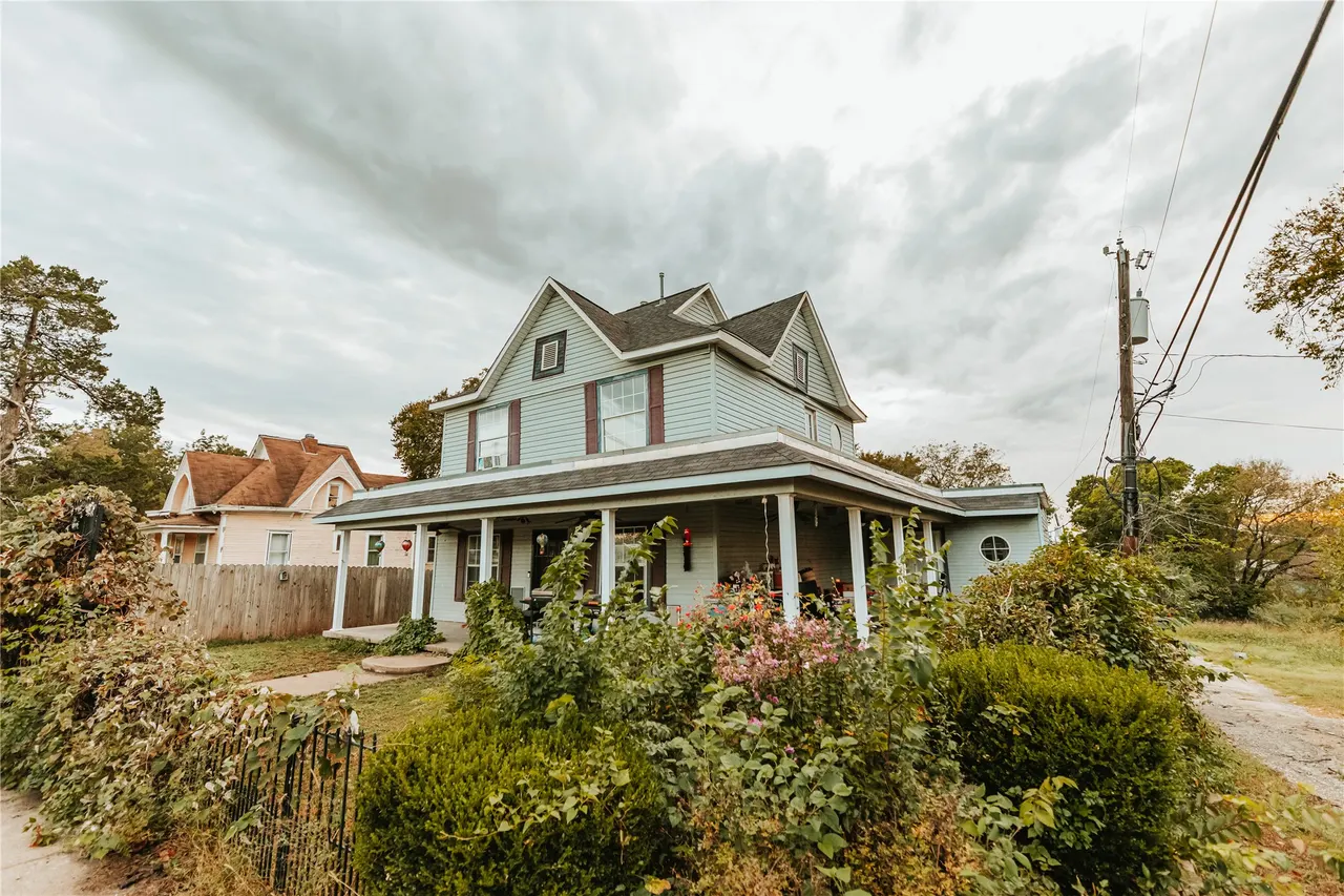 Front exterior — 807 7th Street, Pawnee, OK 74058