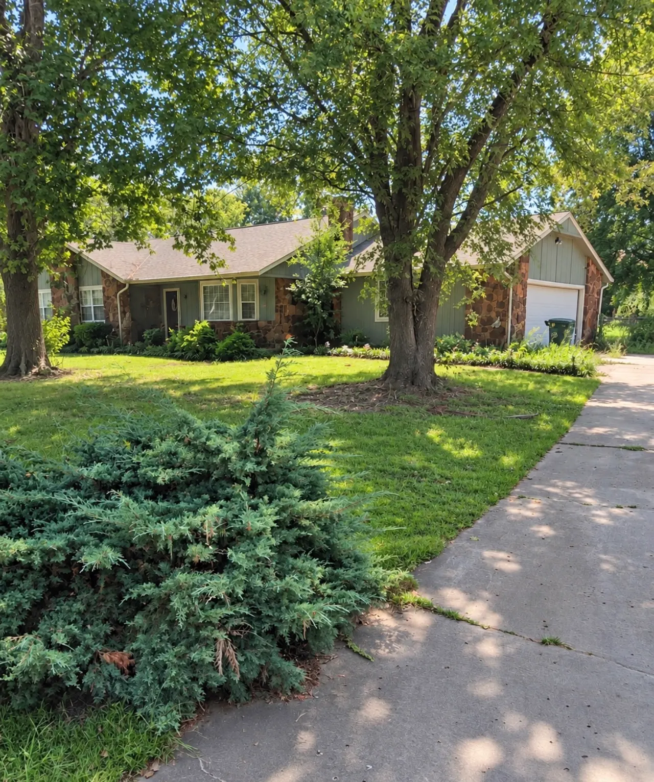 Front exterior — 9650 Spring Lake Drive, Broken Arrow, OK 74014