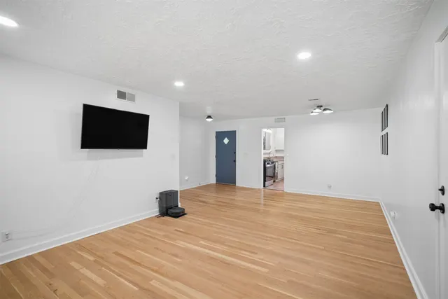 Photo 7 — 5731 E 22nd Place, Tulsa, OK 74114