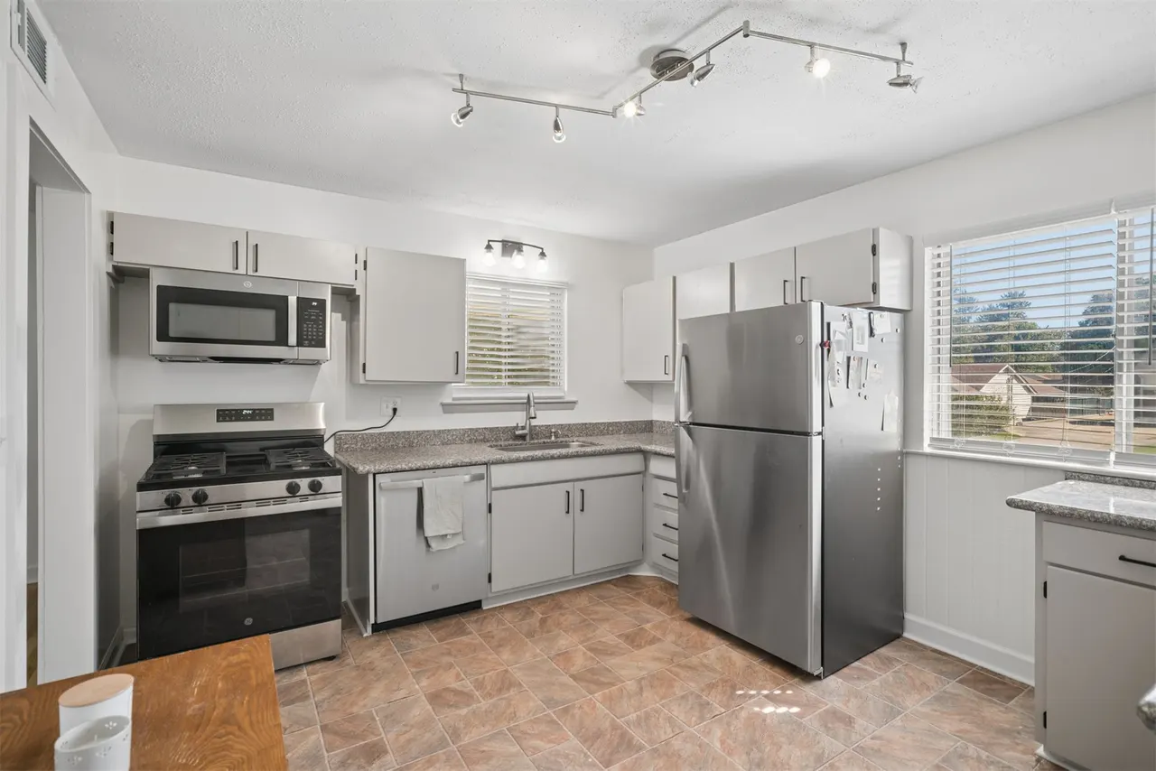 Photo 11 — 5731 E 22nd Place, Tulsa, OK 74114