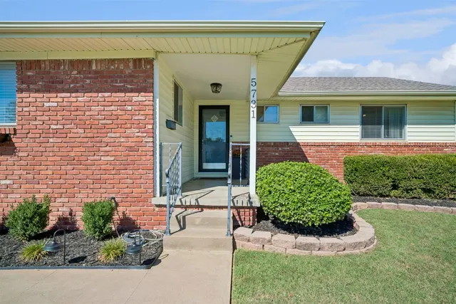 Photo 3 — 5731 E 22nd Place, Tulsa, OK 74114