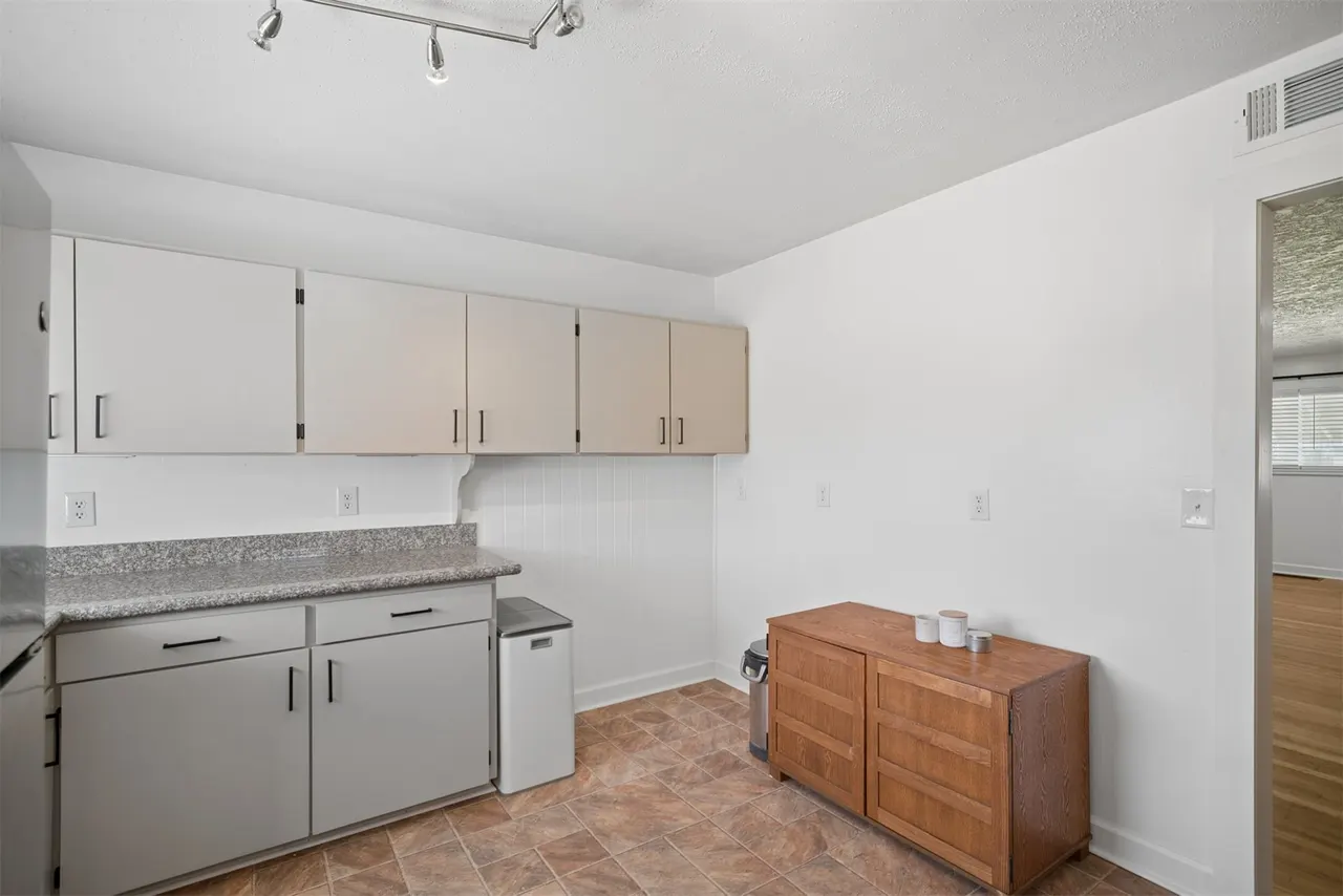 Photo 13 — 5731 E 22nd Place, Tulsa, OK 74114