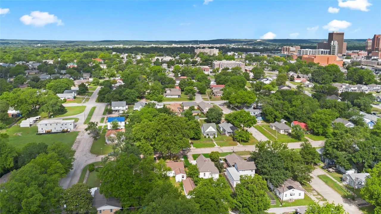 Photo 31 — 910 SE Wyandotte Avenue, Bartlesville, OK 74003