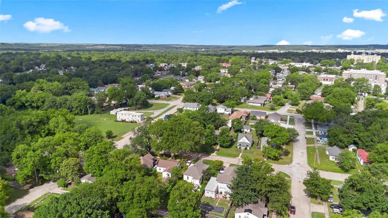Photo 32 — 910 SE Wyandotte Avenue, Bartlesville, OK 74003
