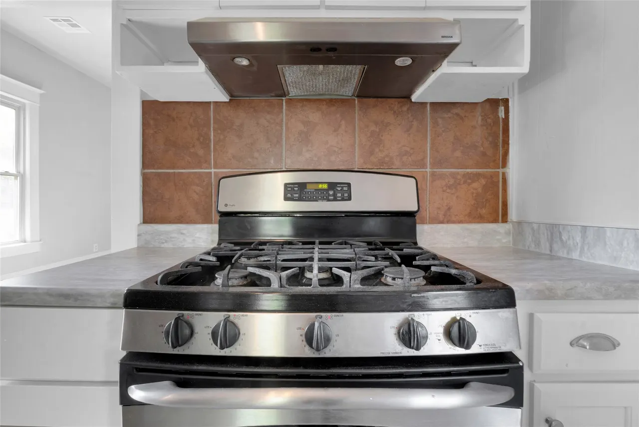 Photo 11 — 910 SE Wyandotte Avenue, Bartlesville, OK 74003