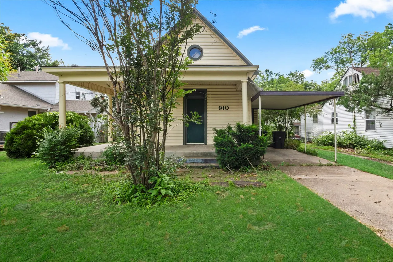 Front exterior — 910 SE Wyandotte Avenue, Bartlesville, OK 74003