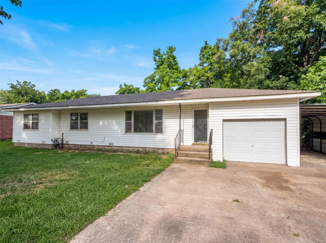 Front exterior — 405 4th Avenue, Warner, OK 74469