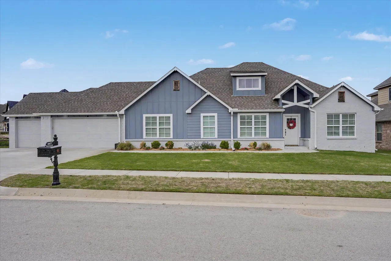 Front exterior — 18977 E Ridgeline Road, Catoosa, OK 74015