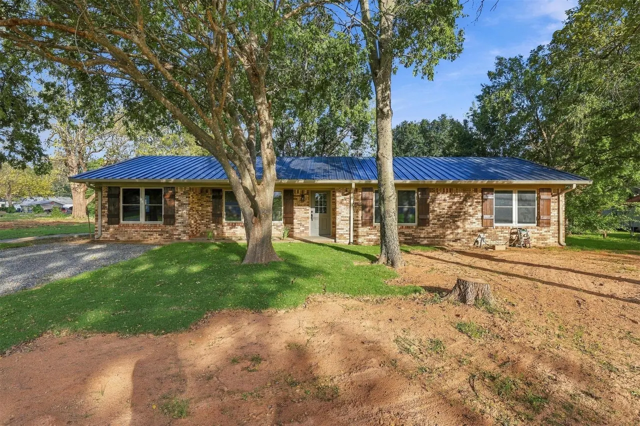 Photo 3 — 210 N Collins, Colbert, OK 74733