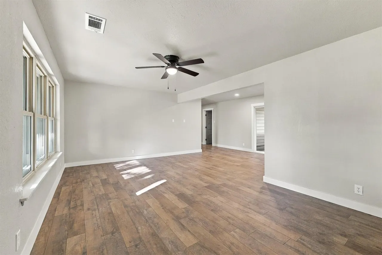 Photo 5 — 210 N Collins, Colbert, OK 74733