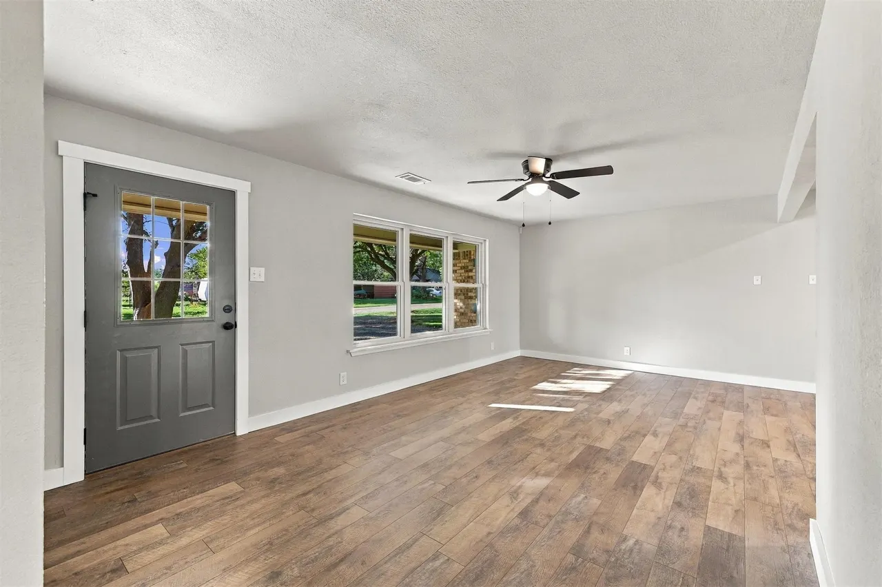 Photo 6 — 210 N Collins, Colbert, OK 74733