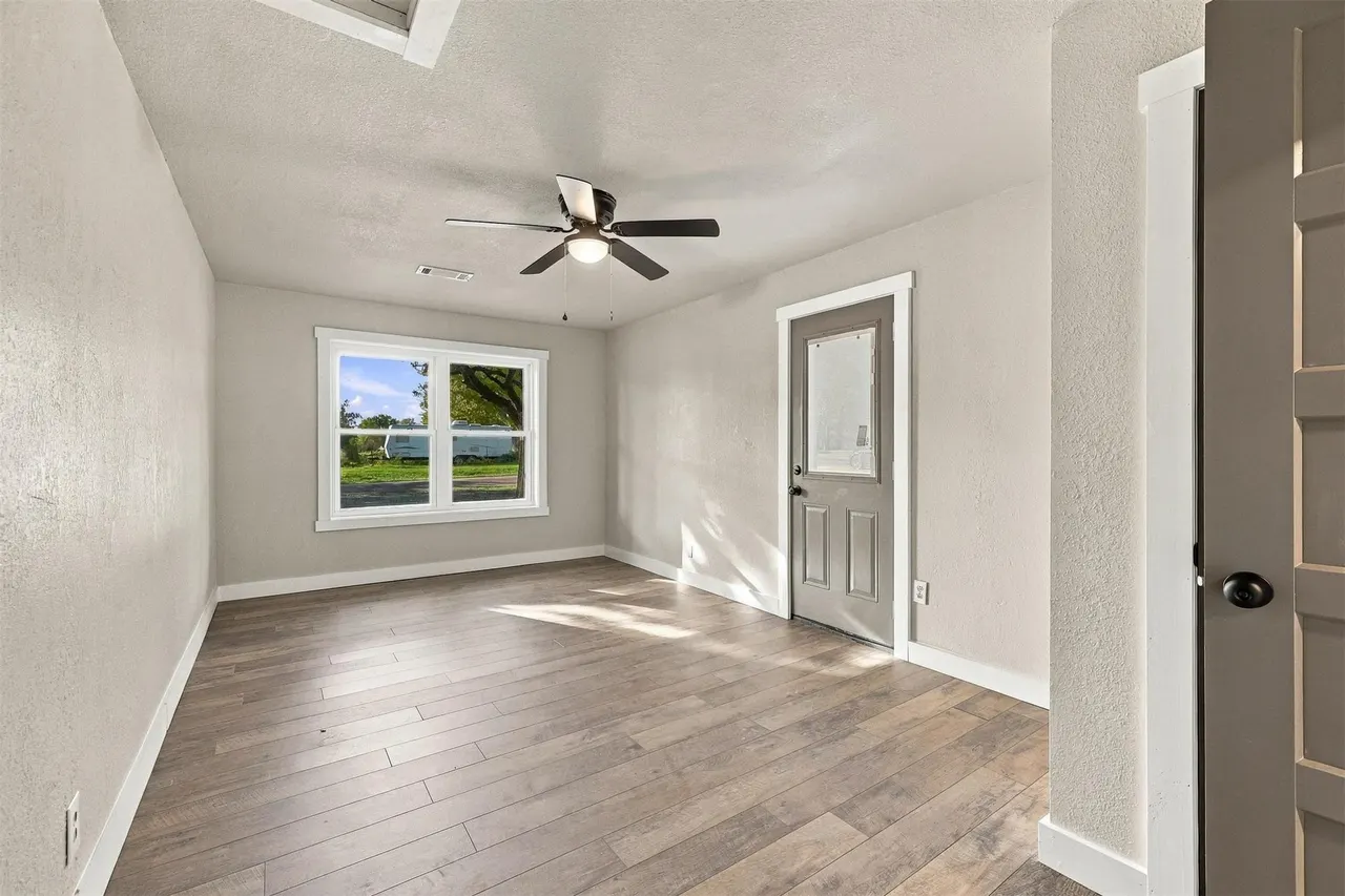 Photo 19 — 210 N Collins, Colbert, OK 74733