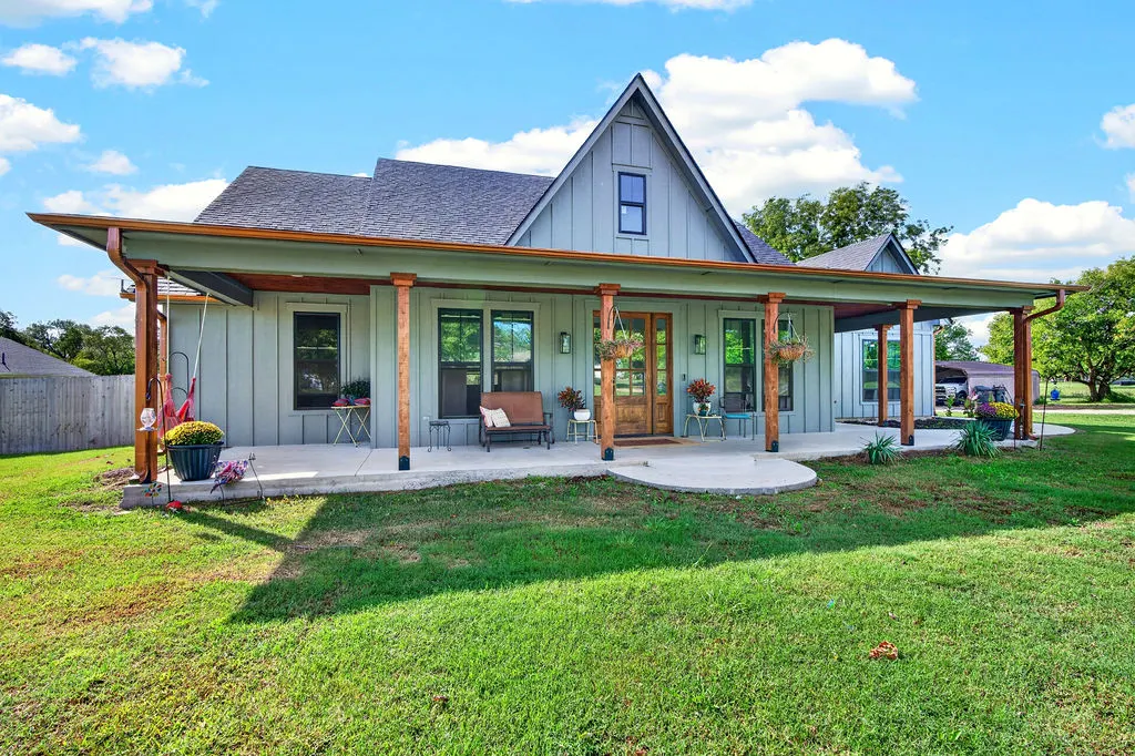 Front exterior — 16377 County Road 1586, Ada, OK 74820