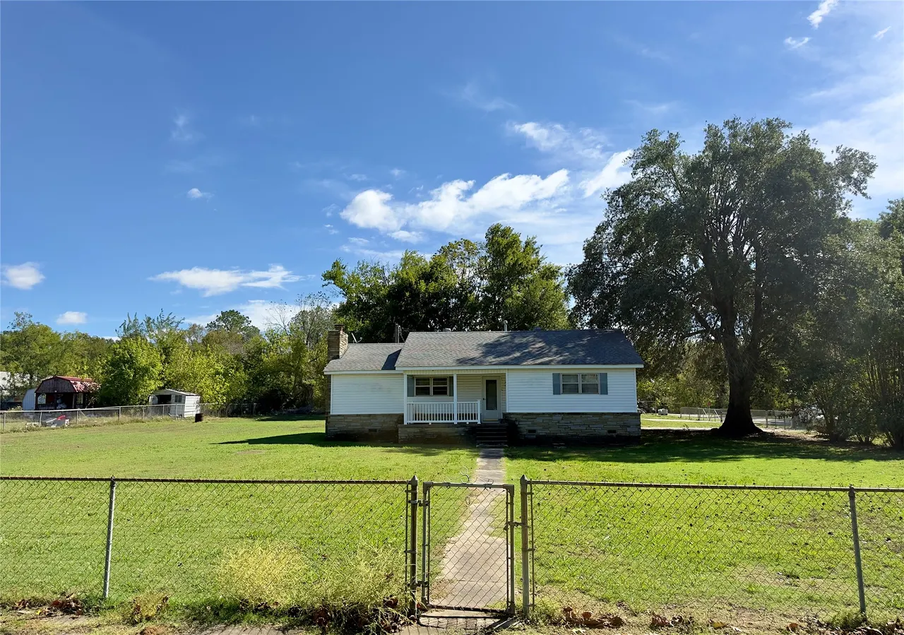 Photo 2 — 203 W 3rd Street, Kinta, OK 74552