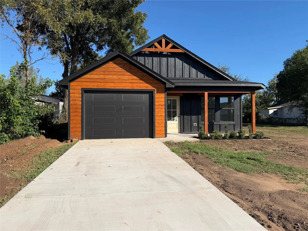 Front exterior — 1136 E 5th Street, Cushing, OK 74023