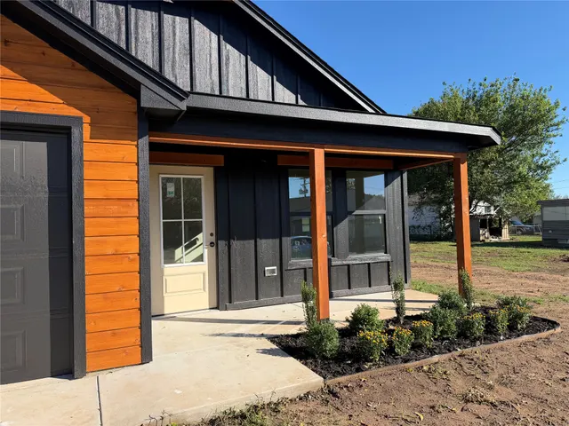 Photo 2 — 1136 E 5th Street, Cushing, OK 74023