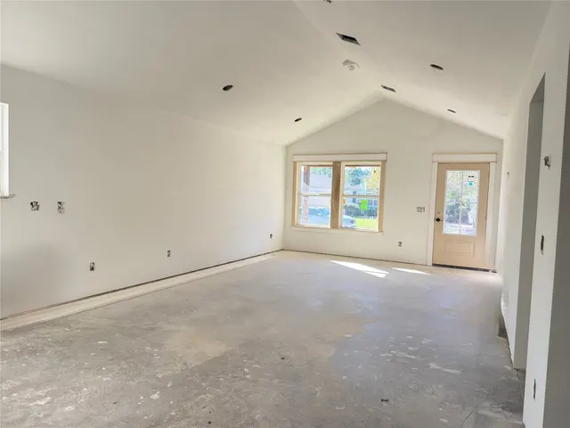 Photo 3 — 1136 E 5th Street, Cushing, OK 74023