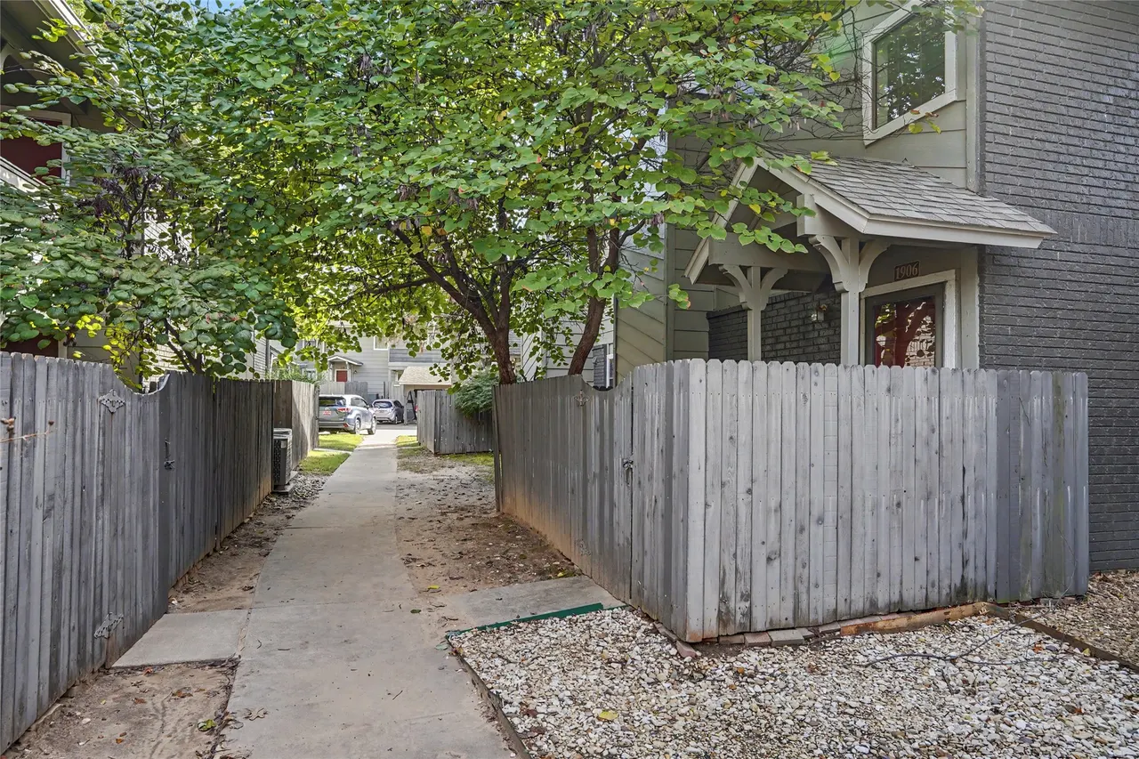 Front exterior — 2858 E 90TH Street 1906, Tulsa, OK 74137