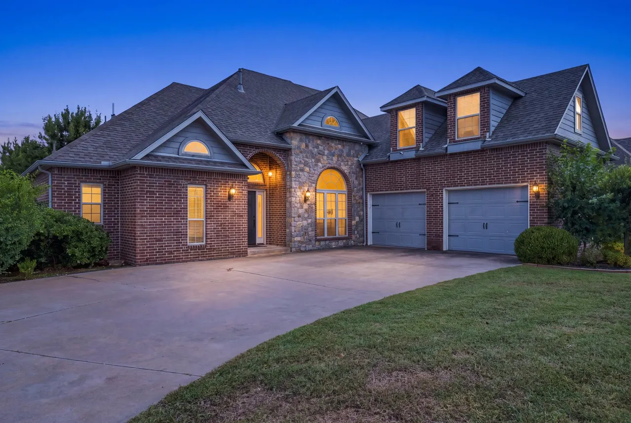 Photo 2 — 10917 S Lawrence Street, Jenks, OK 74037