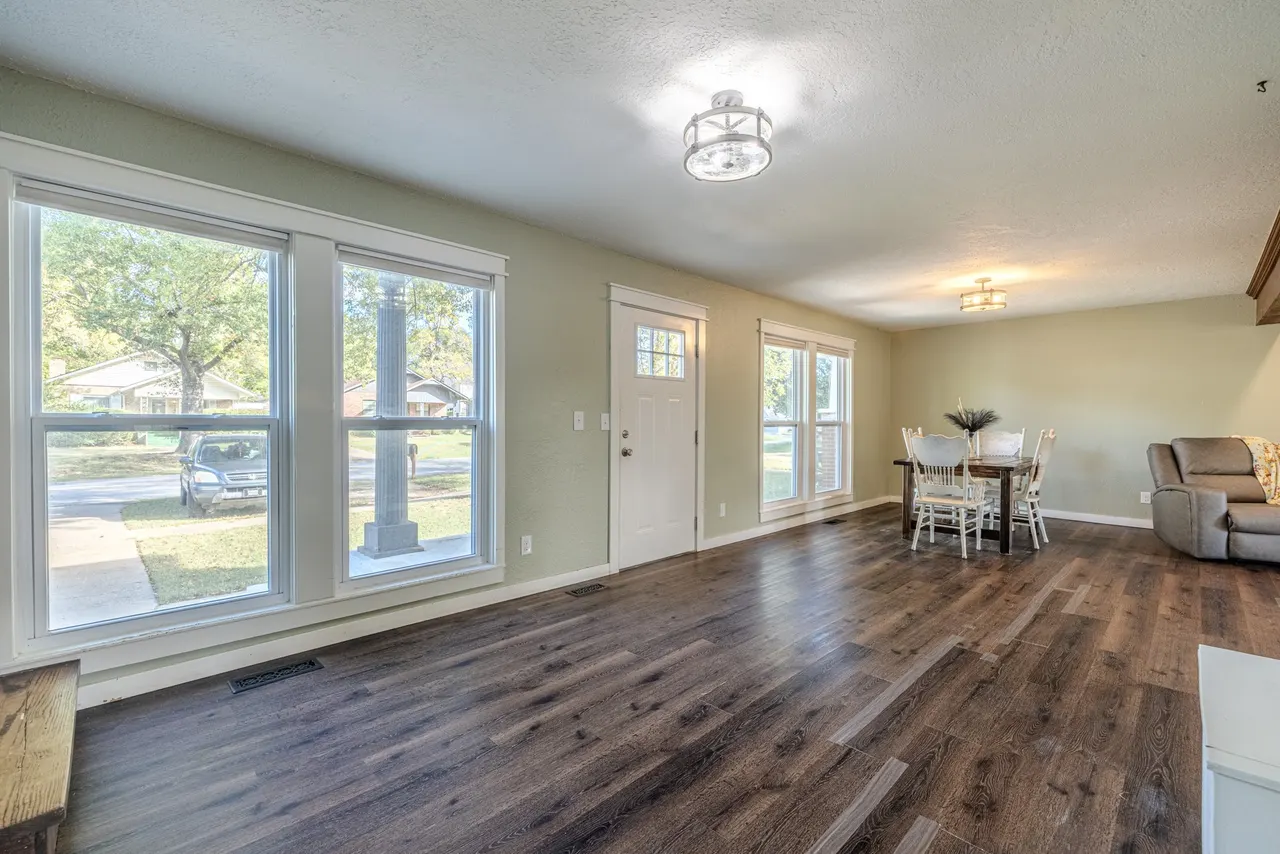 Photo 6 — 1611 W Broadway Street, Collinsville, OK 74021