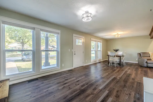 Photo 6 — 1611 W Broadway Street, Collinsville, OK 74021