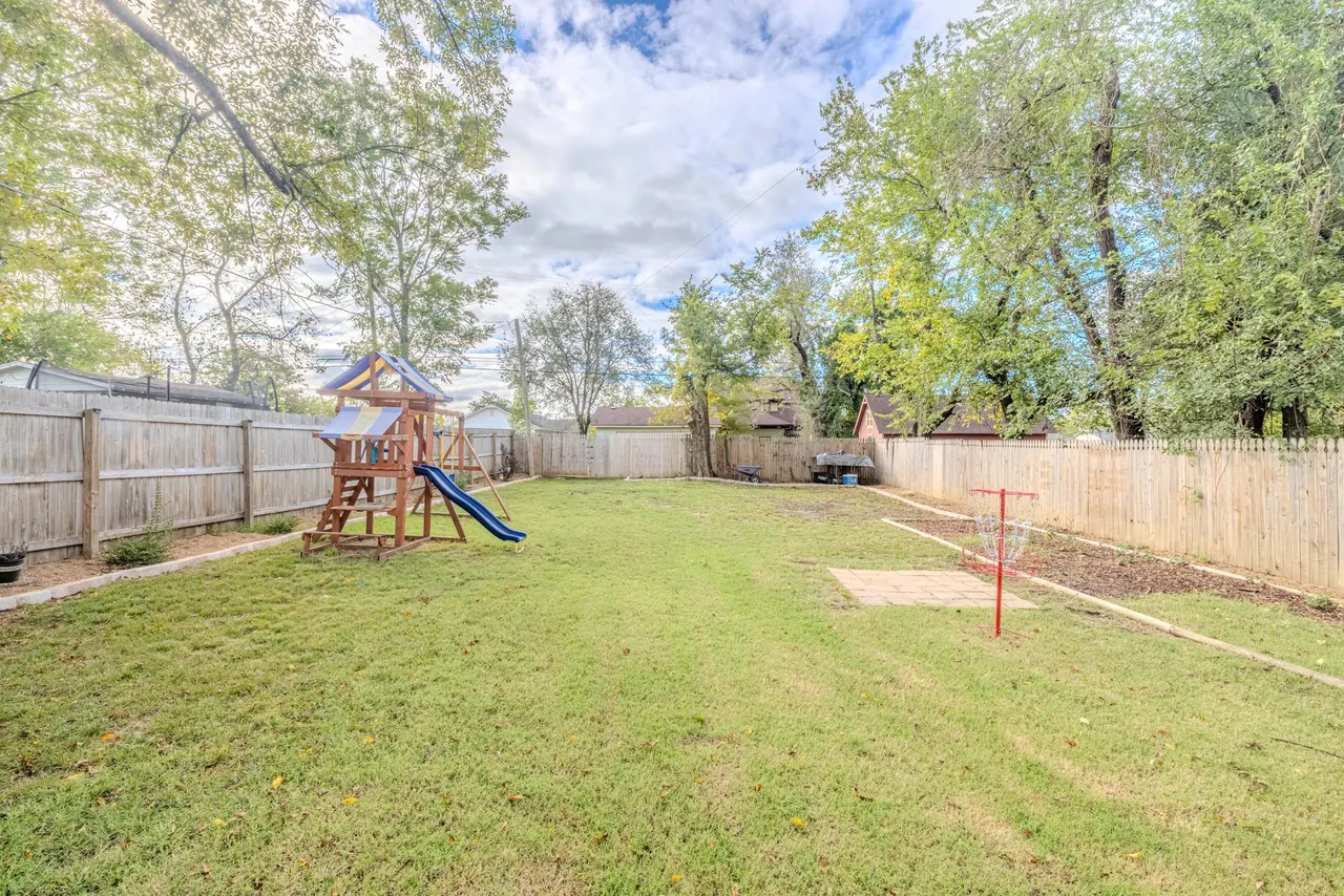 Photo 39 — 1611 W Broadway Street, Collinsville, OK 74021