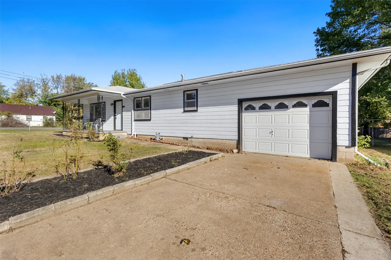 Photo 2 — 619 W Knisley, Checotah, OK 74426