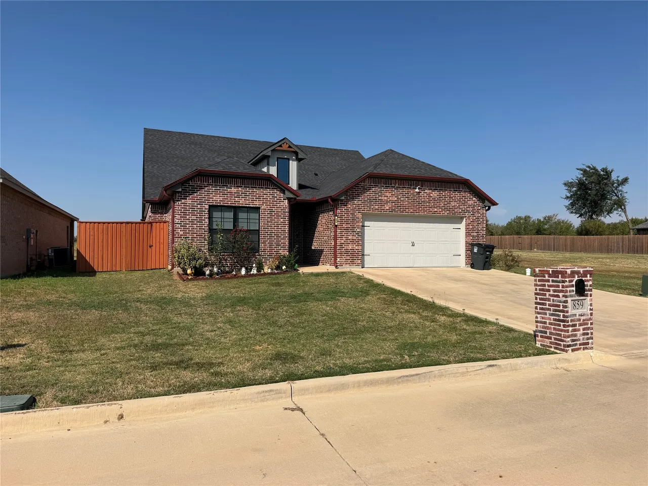 Front exterior — 859 Springfield Court, Durant, OK 74701