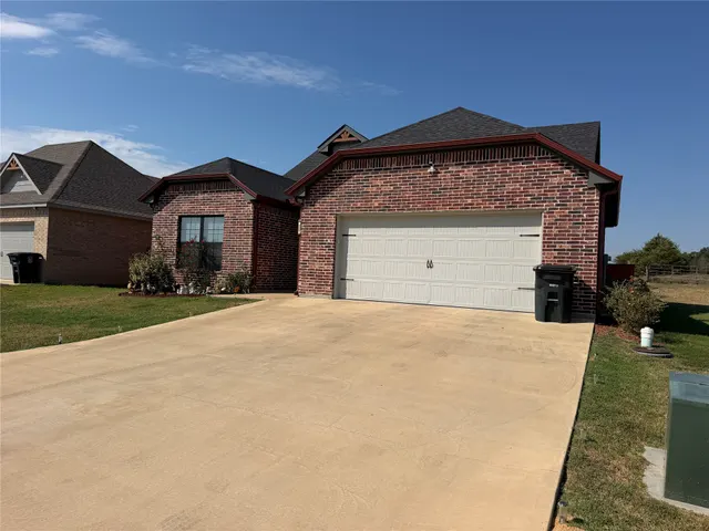 Photo 3 — 859 Springfield Court, Durant, OK 74701