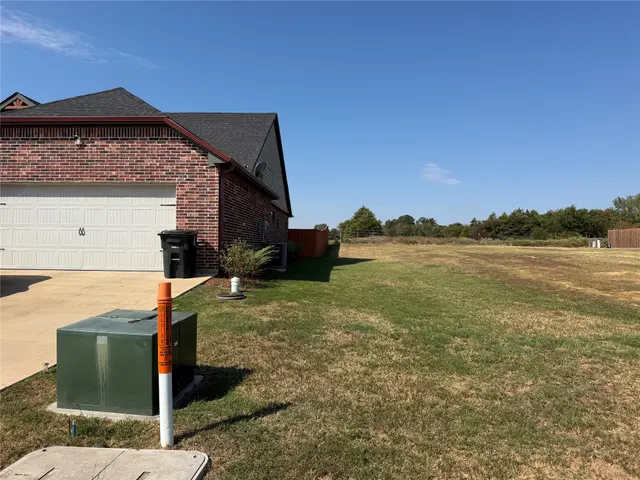 Photo 4 — 859 Springfield Court, Durant, OK 74701