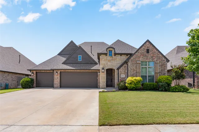 Front exterior — 6614 S Willow Place, Broken Arrow, OK 74011