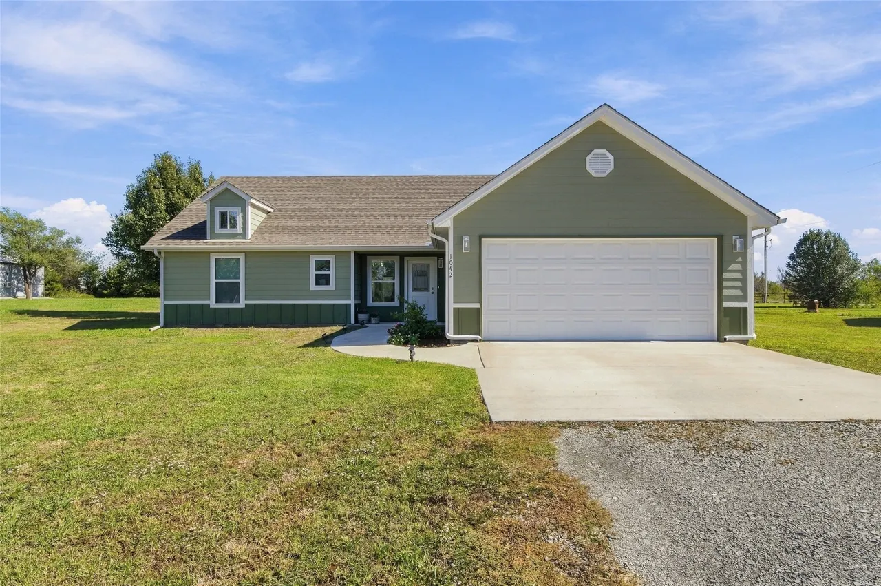 Front exterior — 1042 N 4345, Pryor, OK 74361
