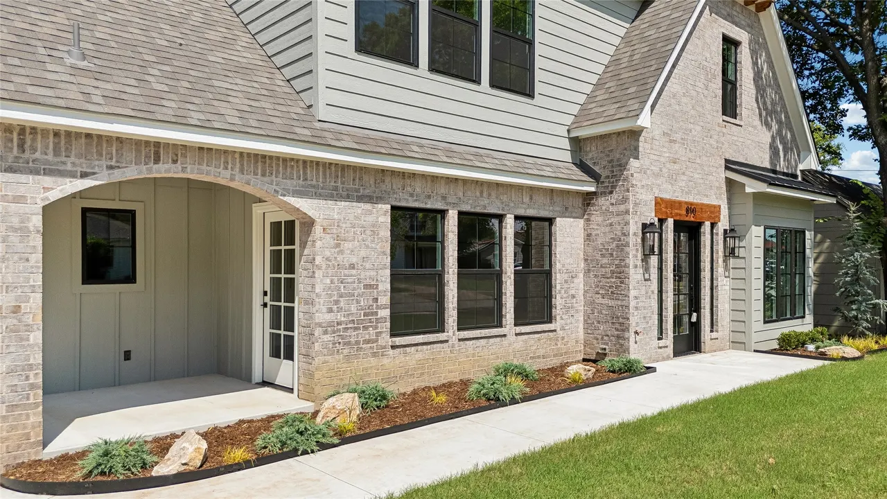 Photo 8 — 810 N Cedar Avenue, Broken Arrow, OK 74012