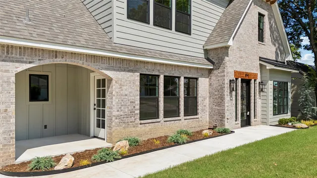 Photo 8 — 810 N Cedar Avenue, Broken Arrow, OK 74012