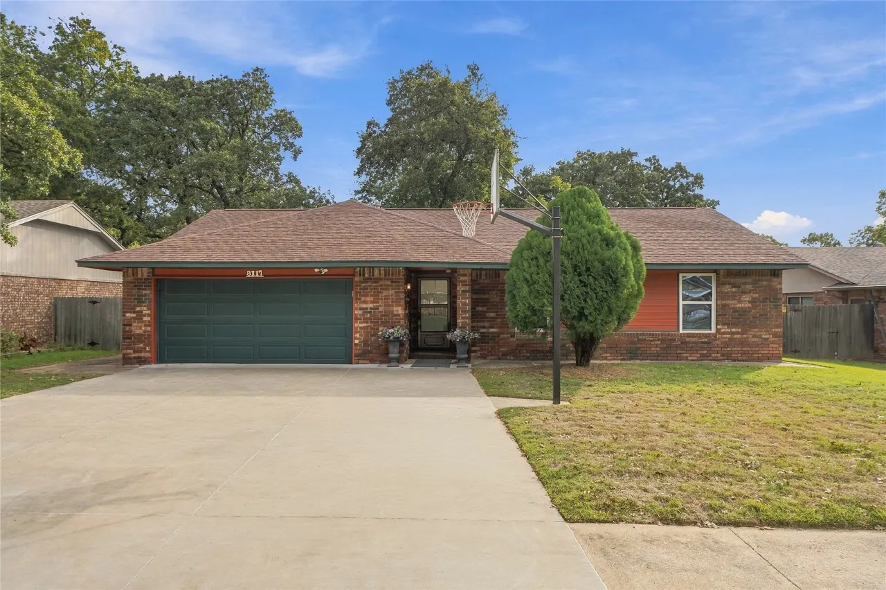 Front exterior — 8117 S Date Avenue, Broken Arrow, OK 74011