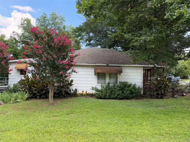 Photo 2 — 301 E Ada Street, Wilburton, OK 74578