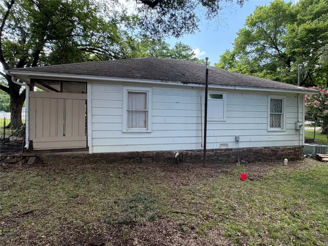 Photo 5 — 301 E Ada Street, Wilburton, OK 74578