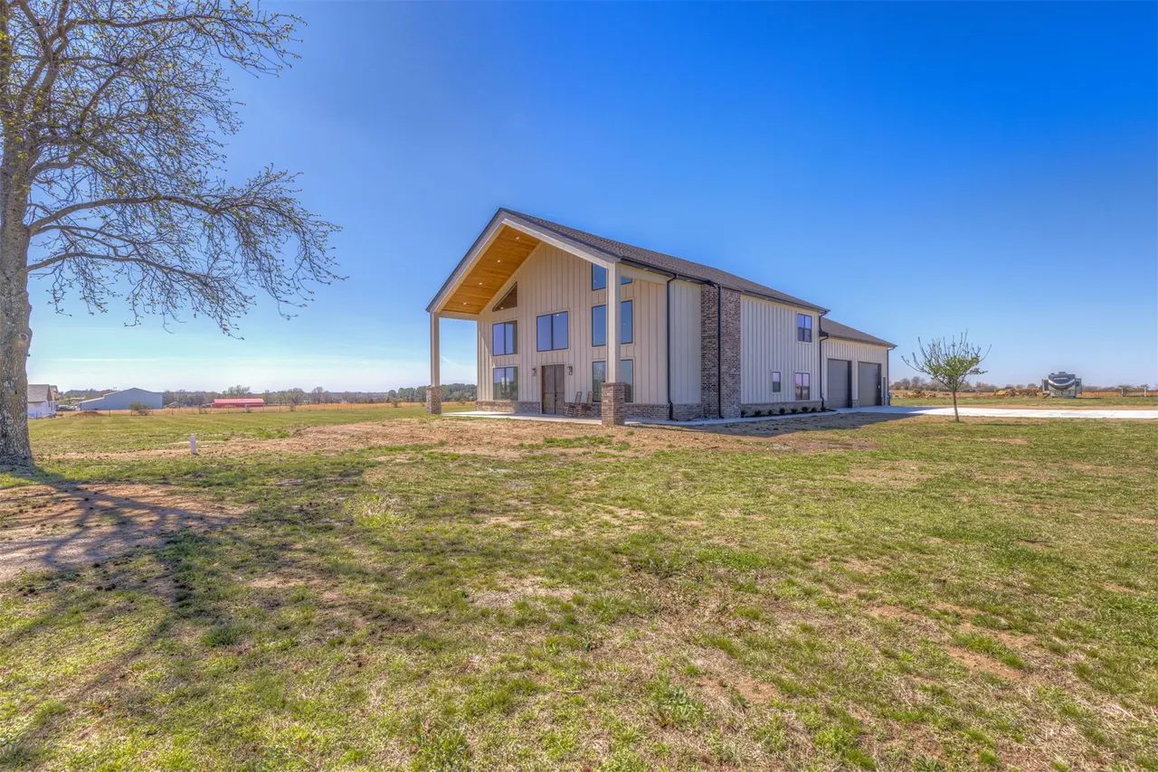 Front exterior — 13917 State Highway 82, Tahlequah, OK 74464