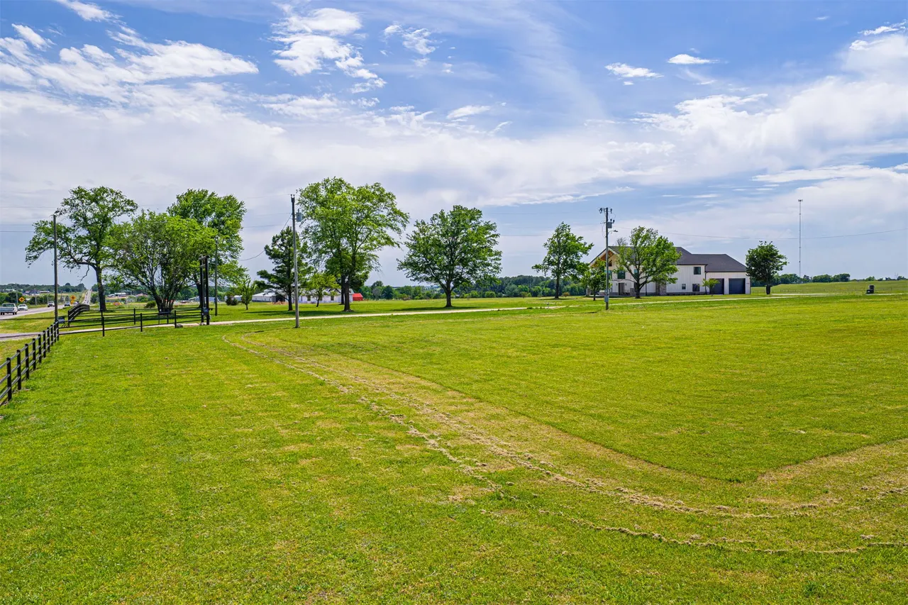 Photo 4 — 13917 State Highway 82, Tahlequah, OK 74464