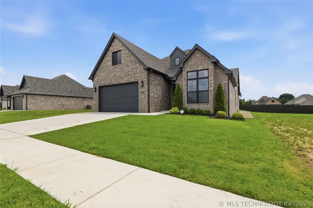 Photo 2 — 3709 W Laredo Street, Broken Arrow, OK 74012
