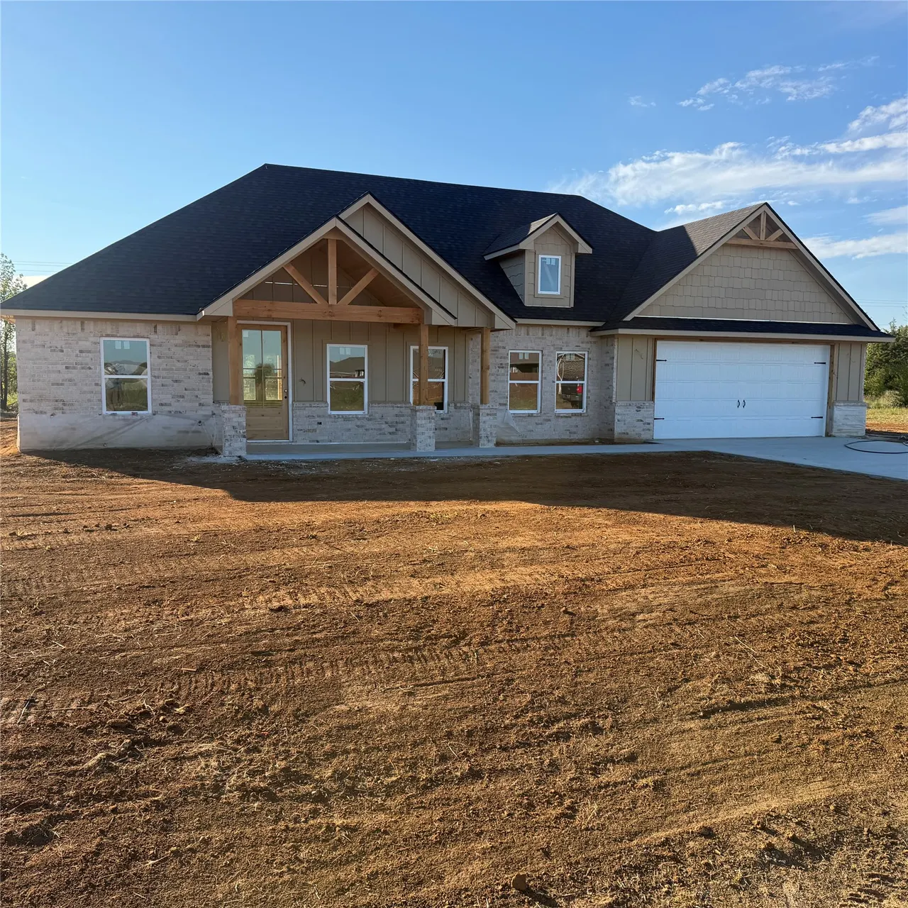 Front exterior — 97 Royal Oak Lane, Durant, OK 74701