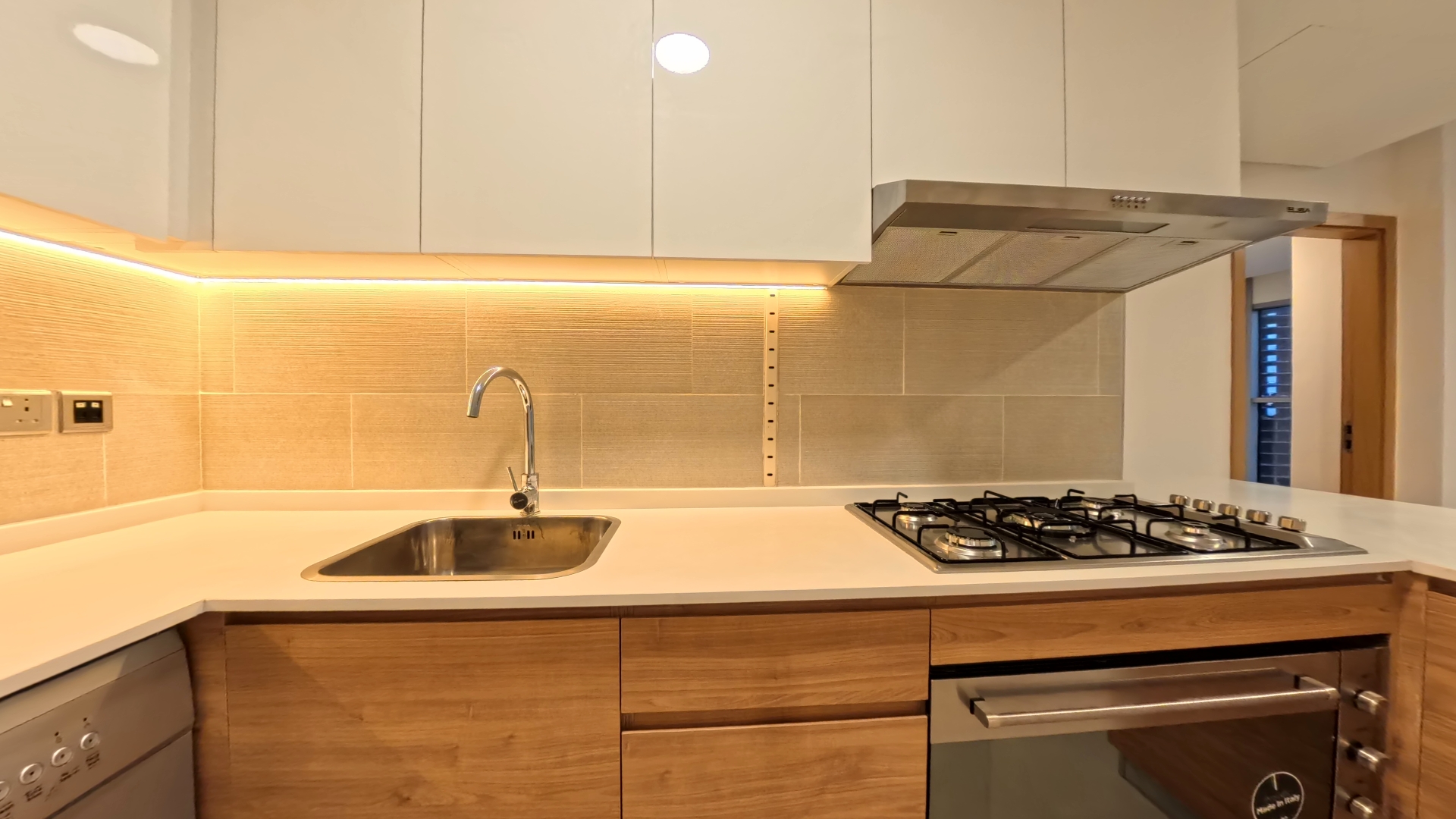 Reem Island 3 Bedroom Apartment - Gallery Image 1