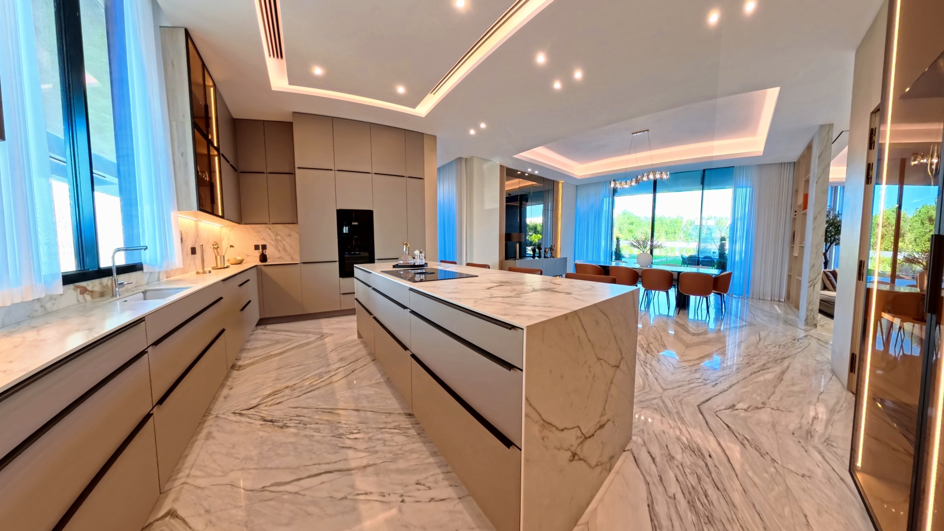 Luxury 4 Bedrooms Villa - Gallery Image 4