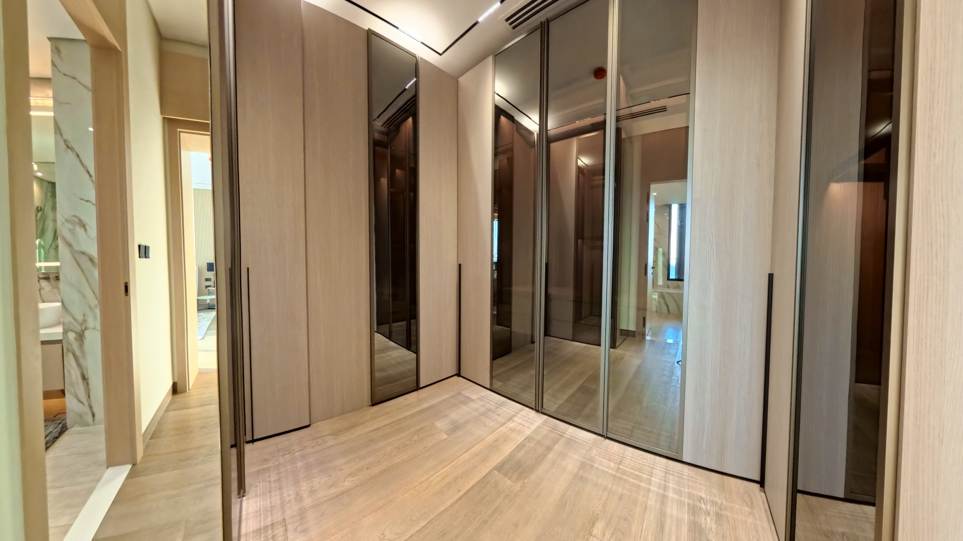 Luxury 4 Bedrooms Villa - Gallery Image 8