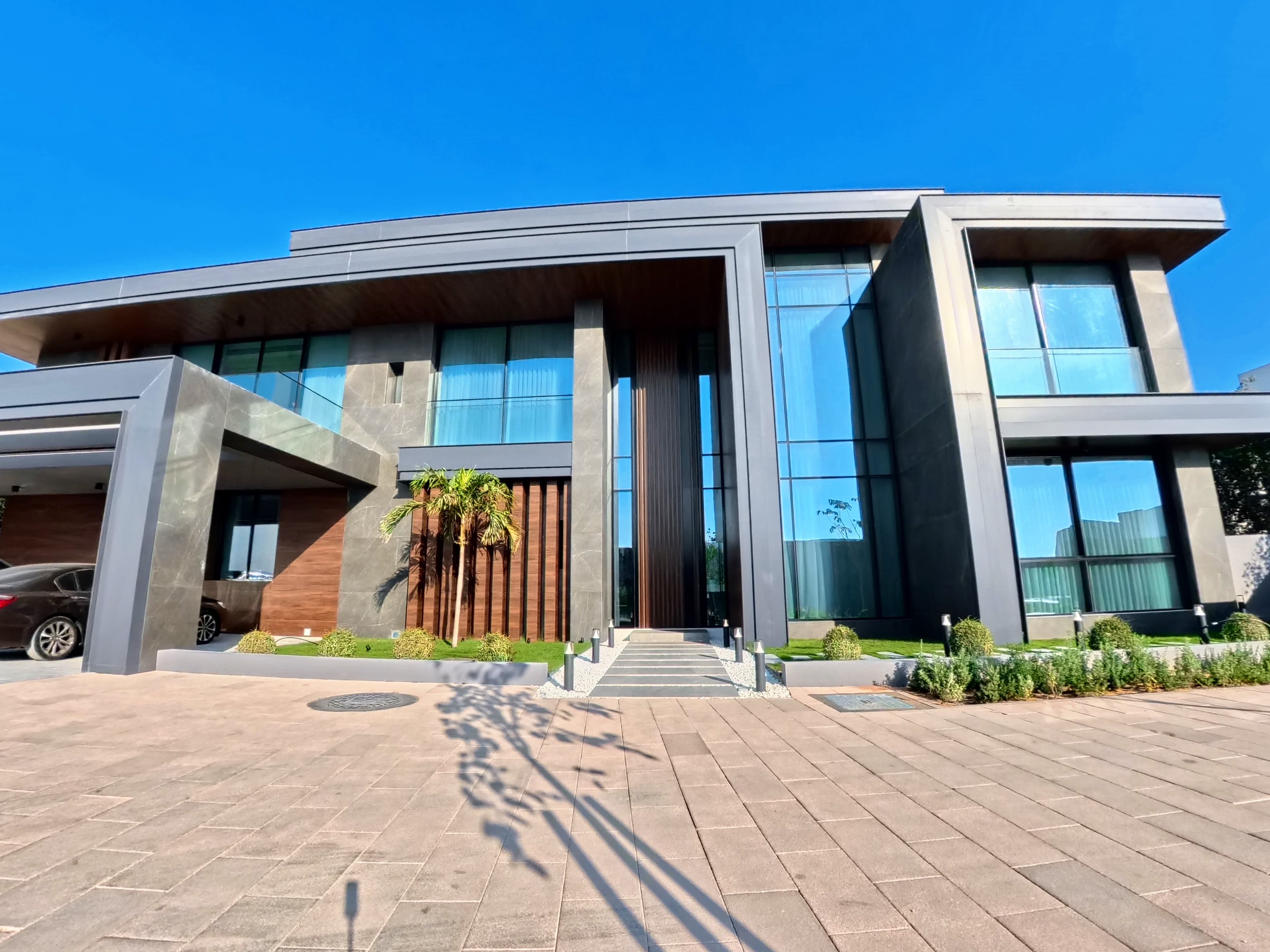 Luxury 4 Bedrooms Villa