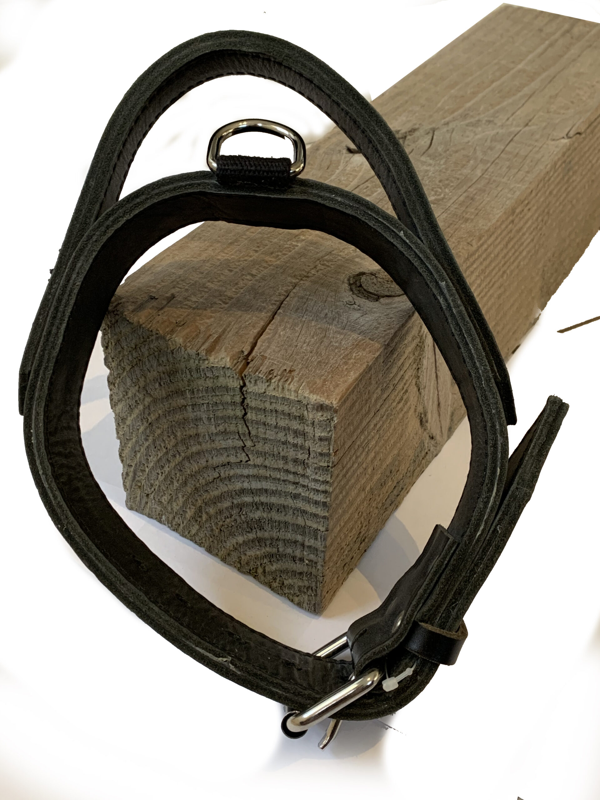 Halsband leder met handvat gestikt genageld gelijmd