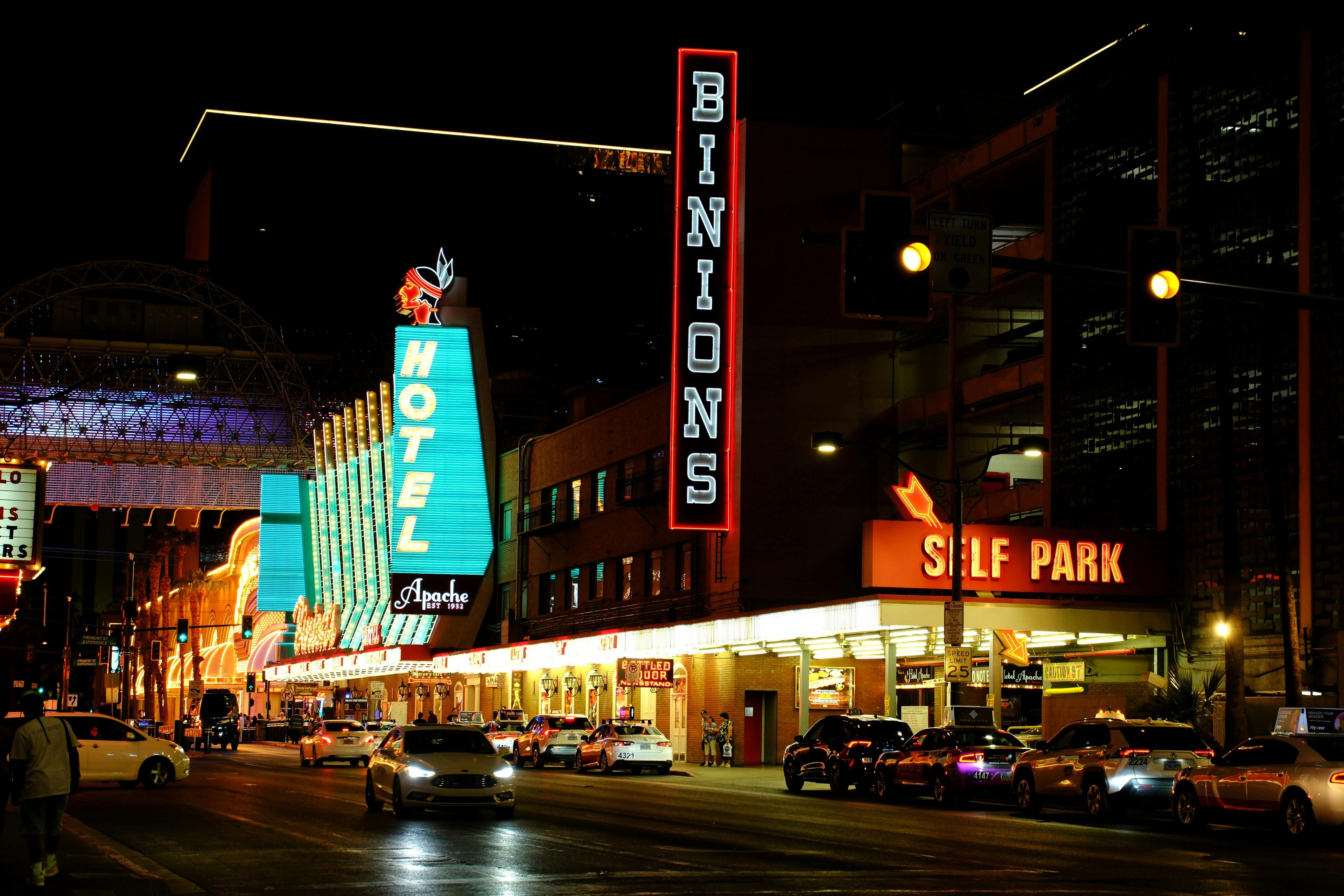 vibrant-nightlife-on-fremont-street-las-vegas