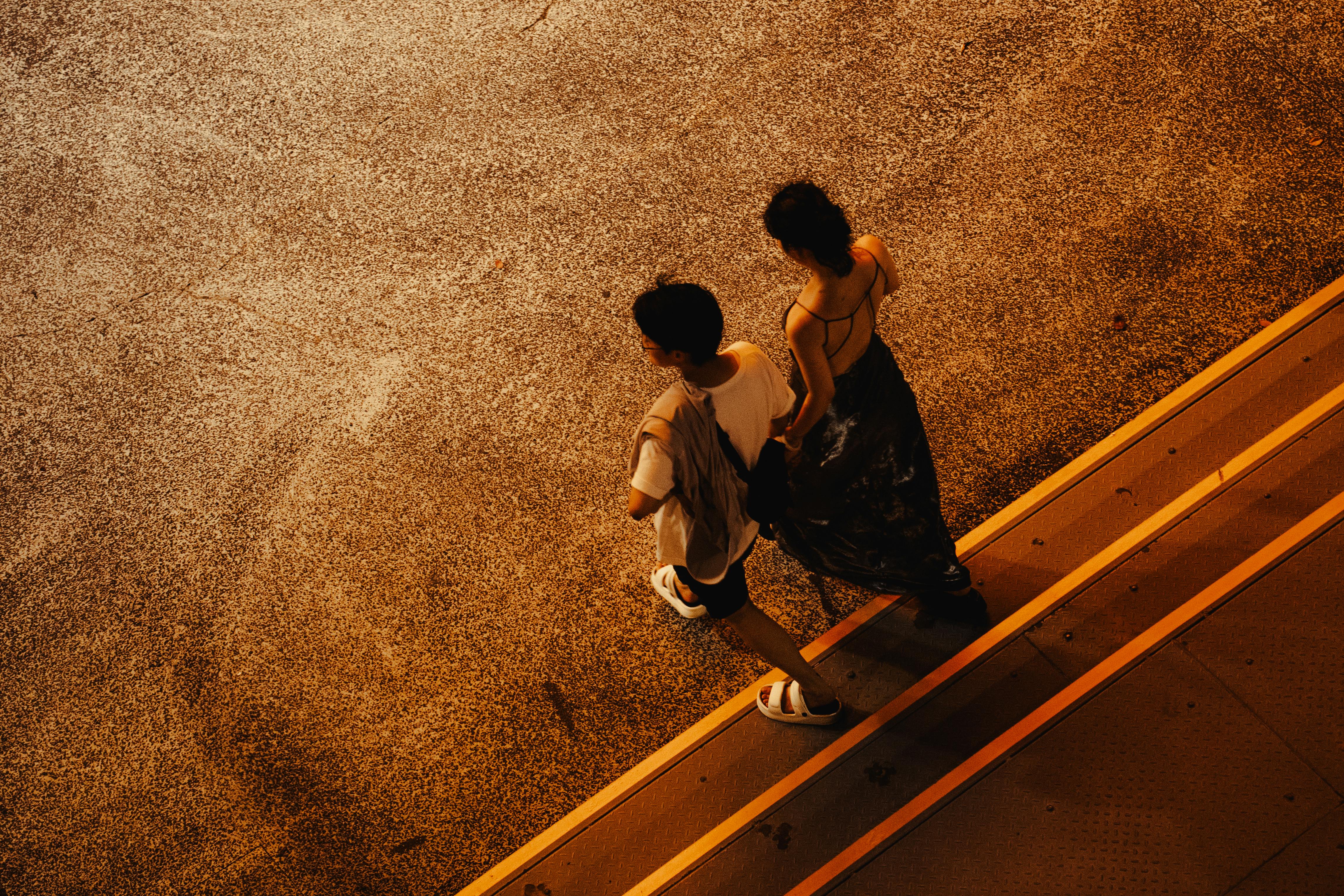 couple-walking-at-night-in-ningbo-city